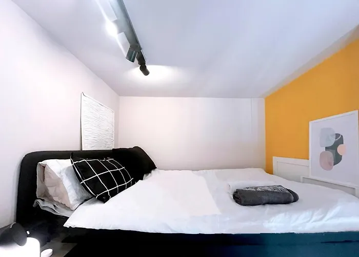 Privat bolig B&B Pizza Room Twin Room Near Navigli Milan *