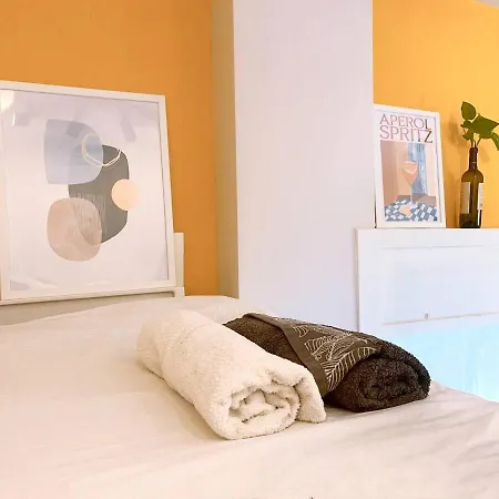 Kwatera prywatna B&B Pizza Room Twin Room Near Navigli Milan Mediolan